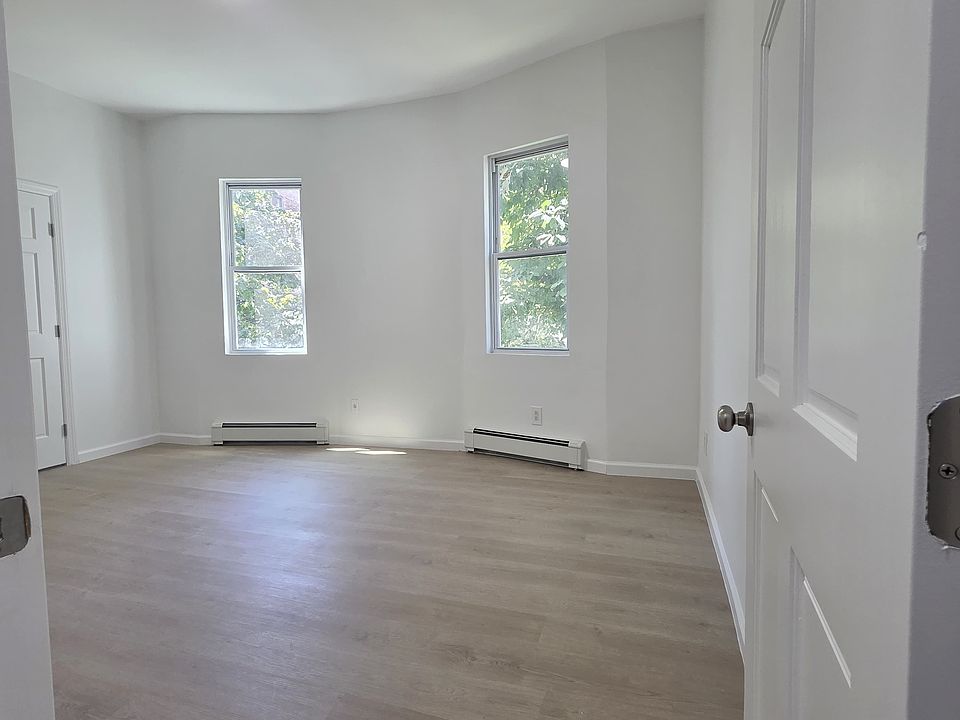 1st image of 306 E 206th St #1