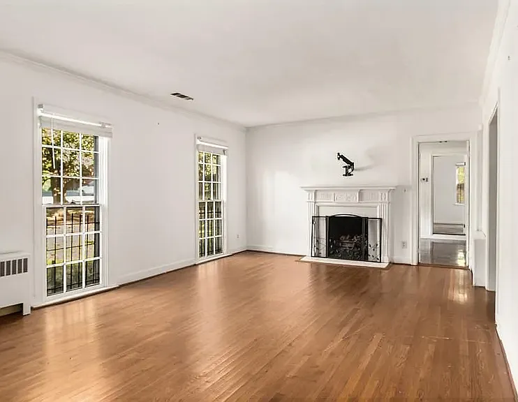 1947 Ardmore Rd NW — Photo 2