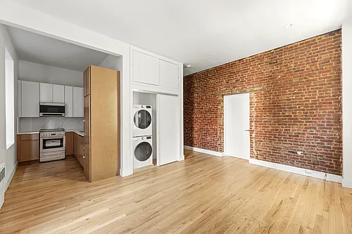 310 W 80th St Photo 1