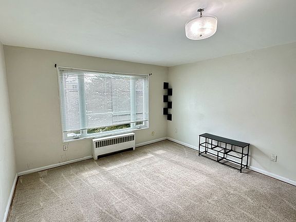 3rd image of 10413 Montrose Ave APT 201