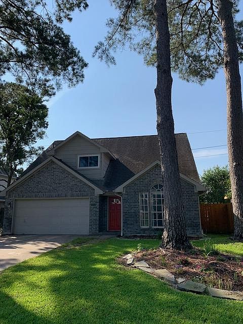 Beautiful family home with plenty of garage and driveway parking.