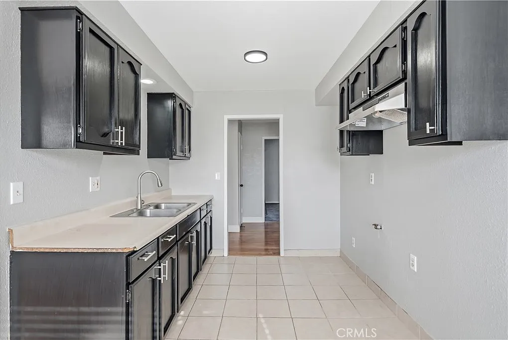 3 bed, 1000 sqft, $2,999 — Photo 3
