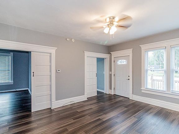 4th image of 215 E Spring St