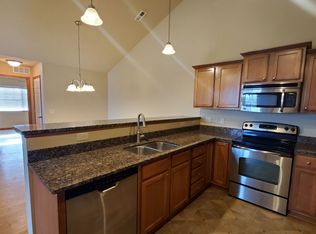 8615 Ridge Hollow Dr, Lincoln, NE 68526