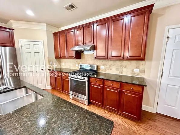 1656 Danbury Parc Pl, Atlanta, GA 30319