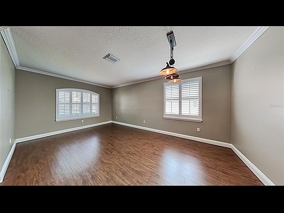 4th image of 5305 Villagebrook Dr