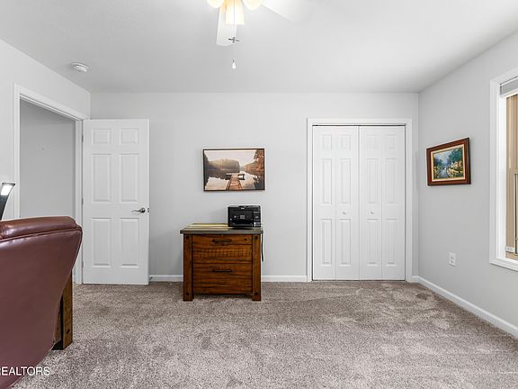 5th image of 190 Logan Ln