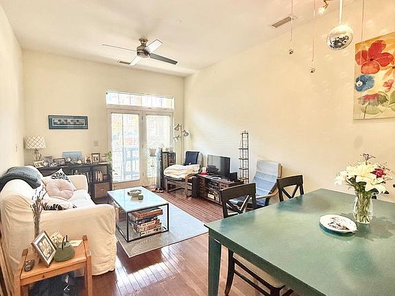 3rd image of 309 Holland Ln Unit 139