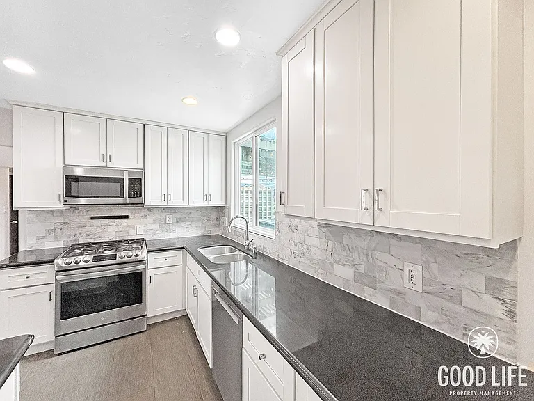 4241 E Overlook Dr — Photo 9