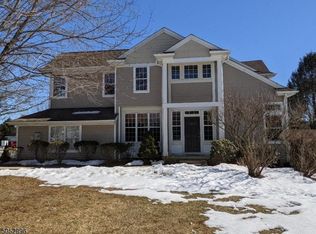 513 Goldfinch Ter, Stewartsville, NJ 08886