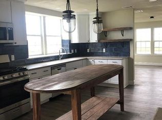 402 N Mount St, Chico, TX 76431