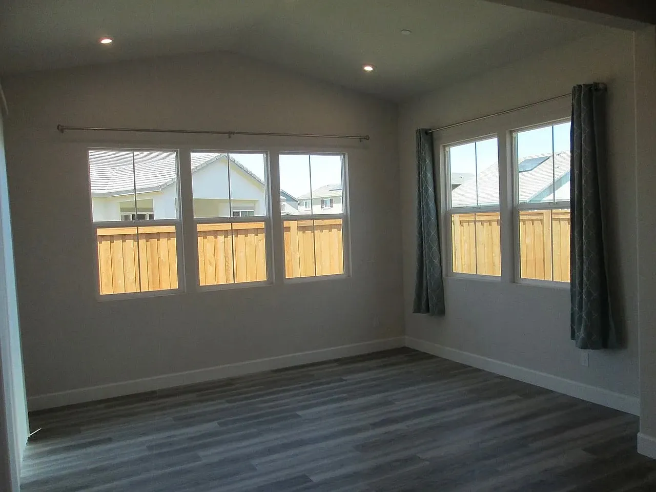 3 bed, 2010 sqft, $3,250 — Photo 4