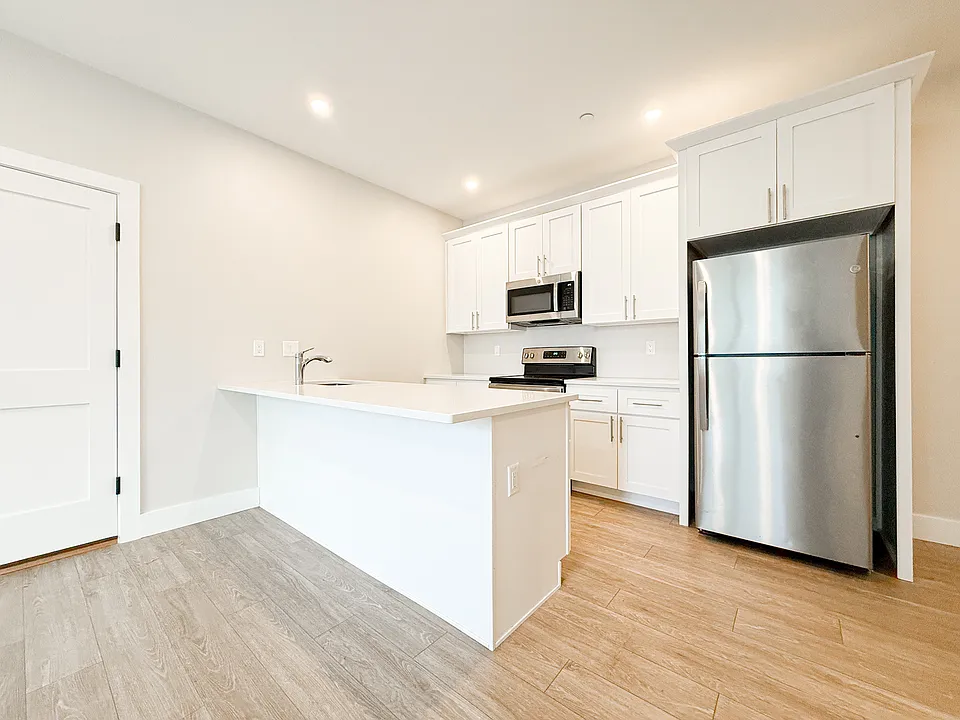 58 River St #5