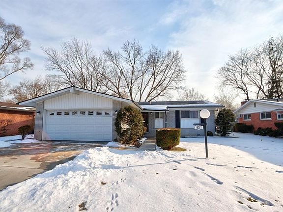 3rd image of 19381 Dorset St