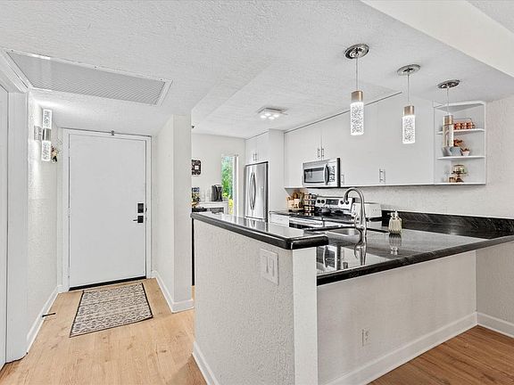 3rd image of 21 Royal Palm Way