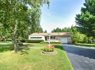 456 Apple Orchard Ln, Webster, NY 14580