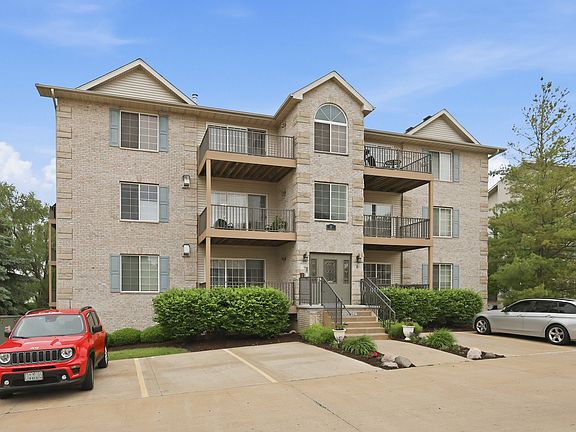 2nd image of 3040 Holiday Ct #5