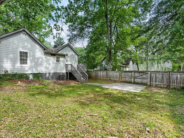988 Coleman St SW — Photo 22