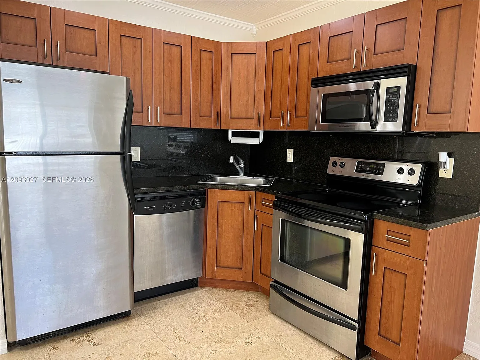 Lucaya Condo — Photo 3