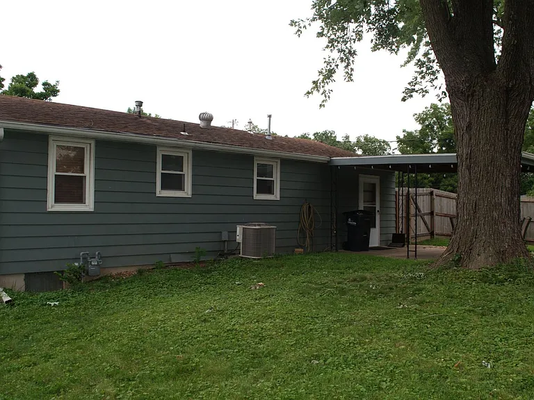 416 Victoria Dr — Photo 28