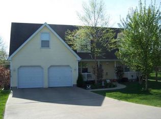 4906 Creek Crossing Dr, Saint Joseph, MO 64507