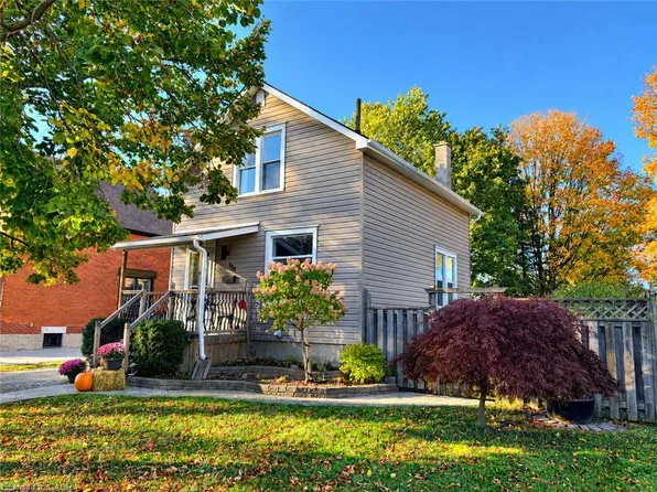 132 Perth St, Stratford, ON N5A 3Y2