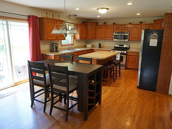 3rd image of 214 Wesley Dr
