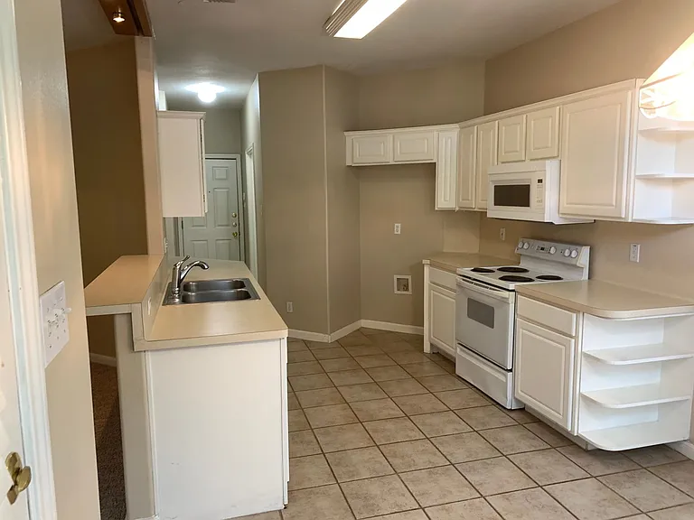 947 River Rock — Photo 4