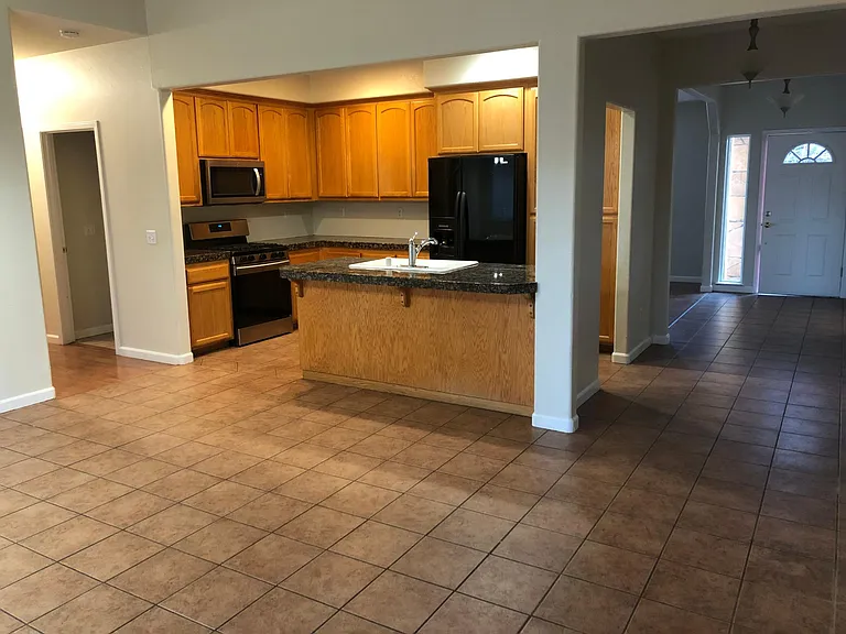 67 Cock Robin Ave — Photo 8