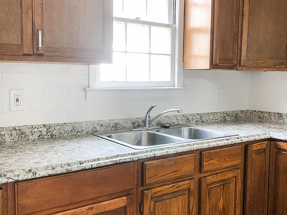 2nd image of 128 W Wareingwood Dr