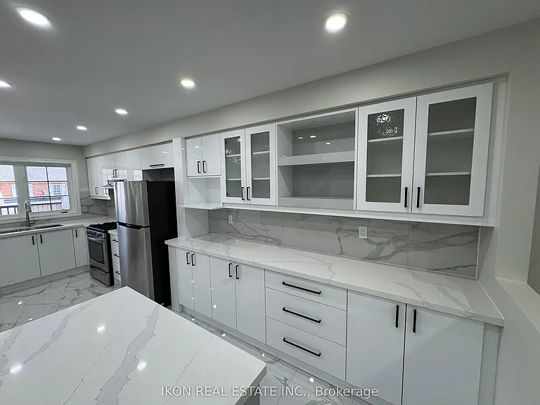 67 Sprucedale Way E — Photo 10