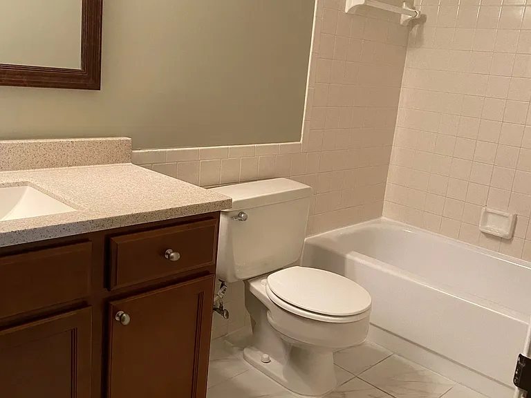 Hartford Place Apartments — Photo 28