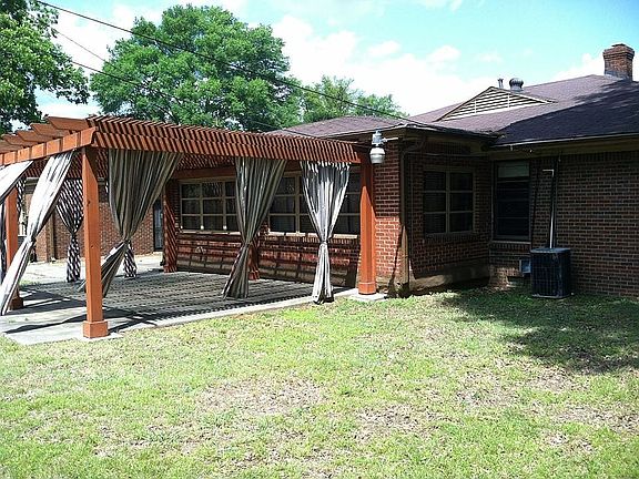 4th image of 1005 N Idlewild St