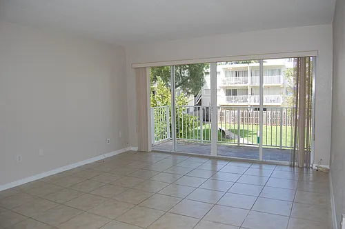 7725 N Kendall Dr #223 Photo 1