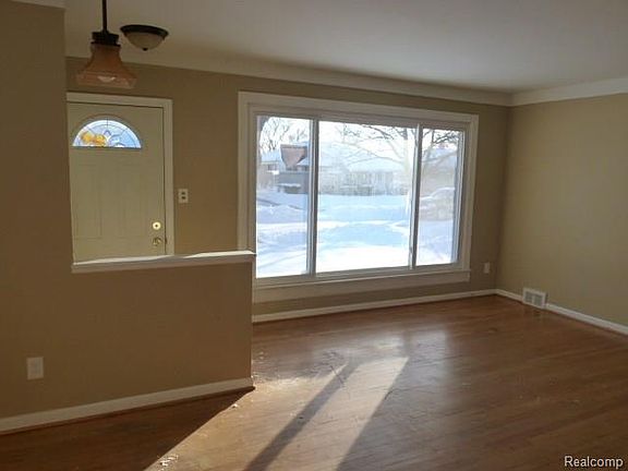 2nd image of 26271 Fernwood St