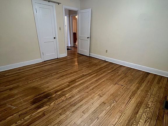 3rd image of 211 1/2 Myrtle Ave