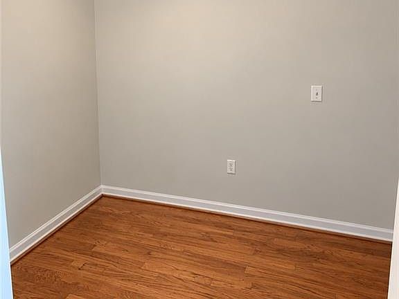 5th image of 115 W Peachtree Pl NW Unit 605