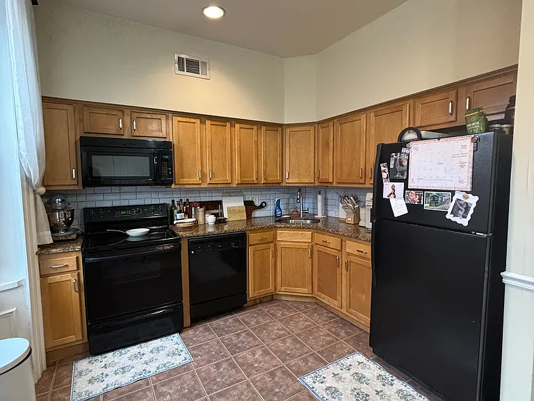 2034 Green St #C — Photo 12