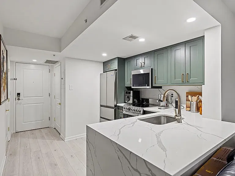 1 bed, 1.5 bath, 657 sqft, $2,950 — Photo 2