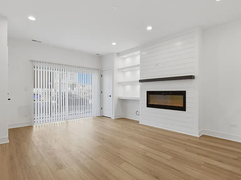 4841 S Prairie Ave #1 — Photo 3