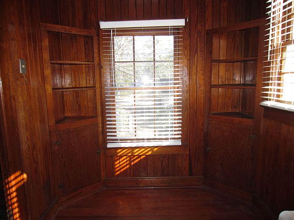 5th image of 212 1/2 W Moore St