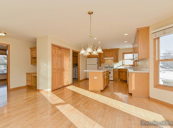 2nd image of 455 Windsor Dr