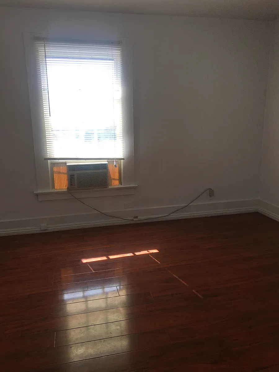 Building Photo - 704 El Monte St #1/2