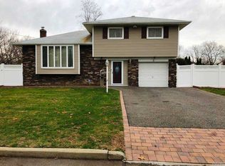 6 Locksley Ct, Commack, NY 11725