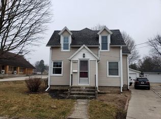 1003 E Chamberlin St, Dixon, IL 61021