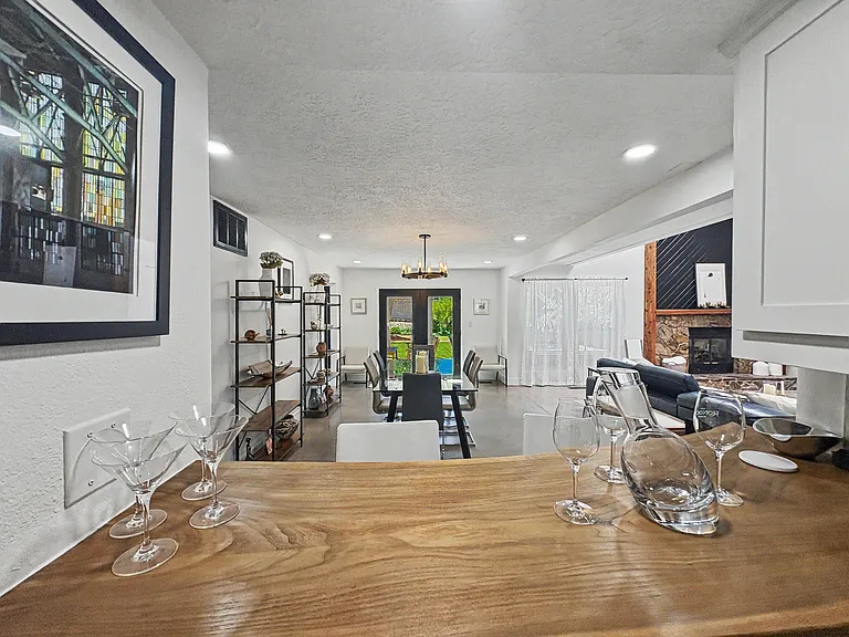 9608 Merion Cir NE — Photo 11
