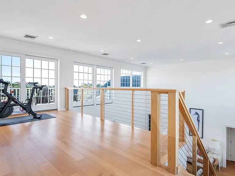 125 Dune Rd — Photo 23