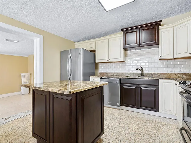 3115 Bay Dr — Photo 7