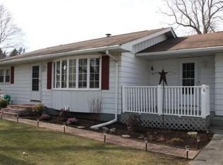 30 Wells St, Rochdale, MA 01542