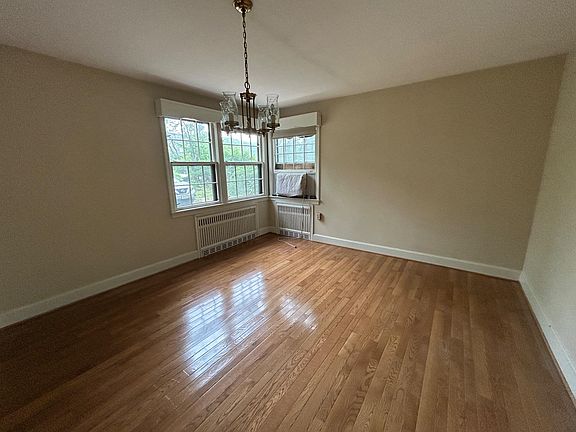 3rd image of 17233 Mountain View Rd